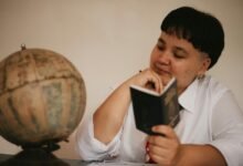 social profile discovery hub