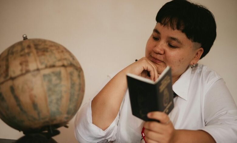 social profile discovery hub